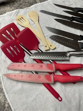 Bundle Utensil Set with Red Silicone Tools and Black-Handled Knives